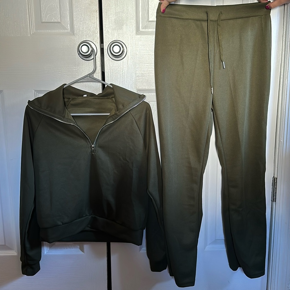 Olive green sweat set! Never worn, super comfy two piece lightweight lounge set!